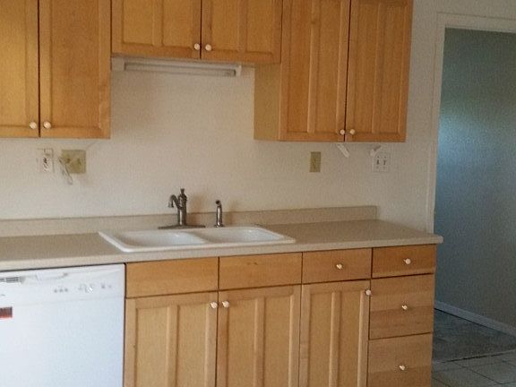 2nd image of 1025 E Tulare Ave