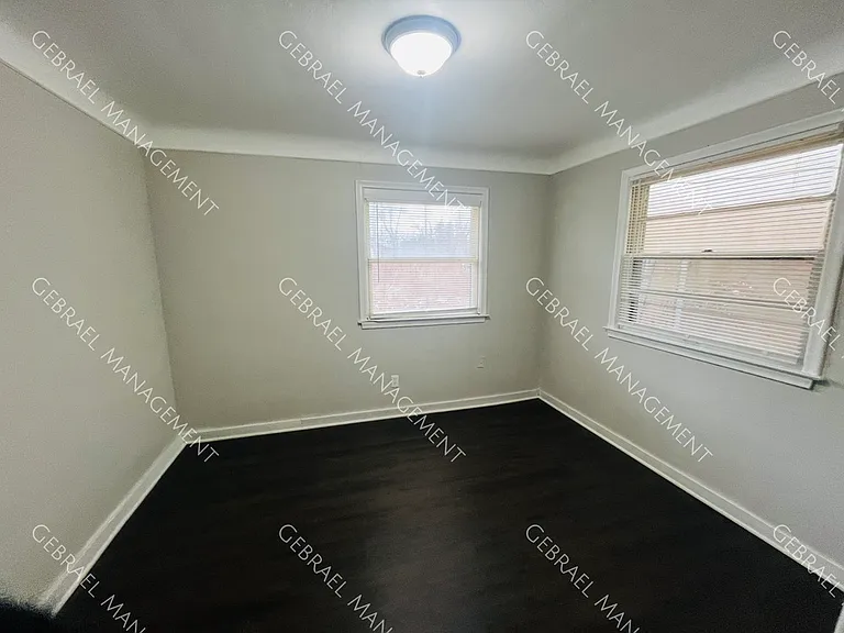 11018 Hayes St — Photo 5