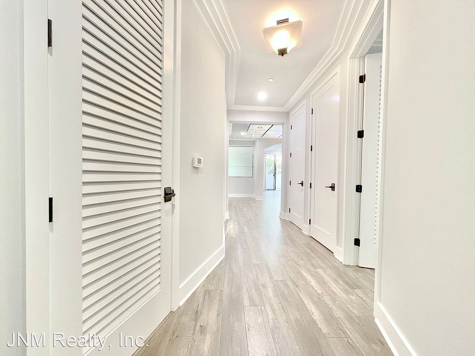 1st image of 10270 Almayo Ave #409
