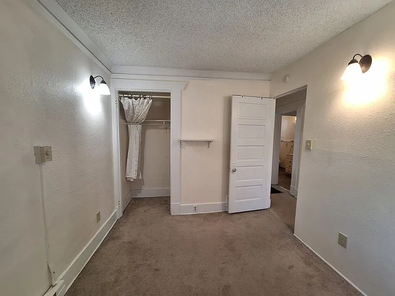 703 N Garden St #B — Photo 16
