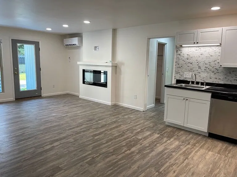 University Park Apartments near Cornell University — Photo 259