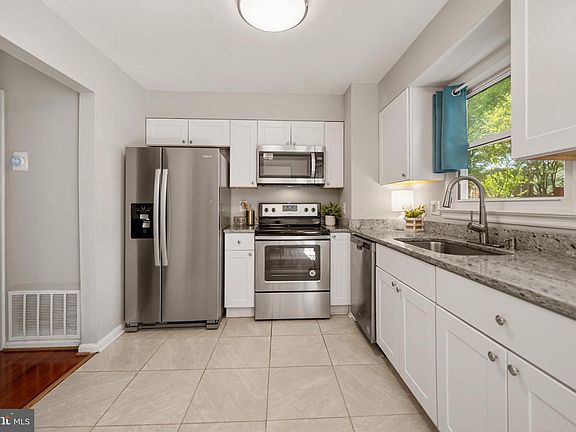 4th image of 4058 Hanson Oaks Dr