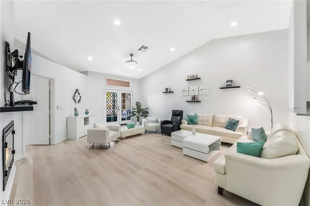 2 bed, 2.0 bath, 1387 sqft, $1,900 — Photo 4