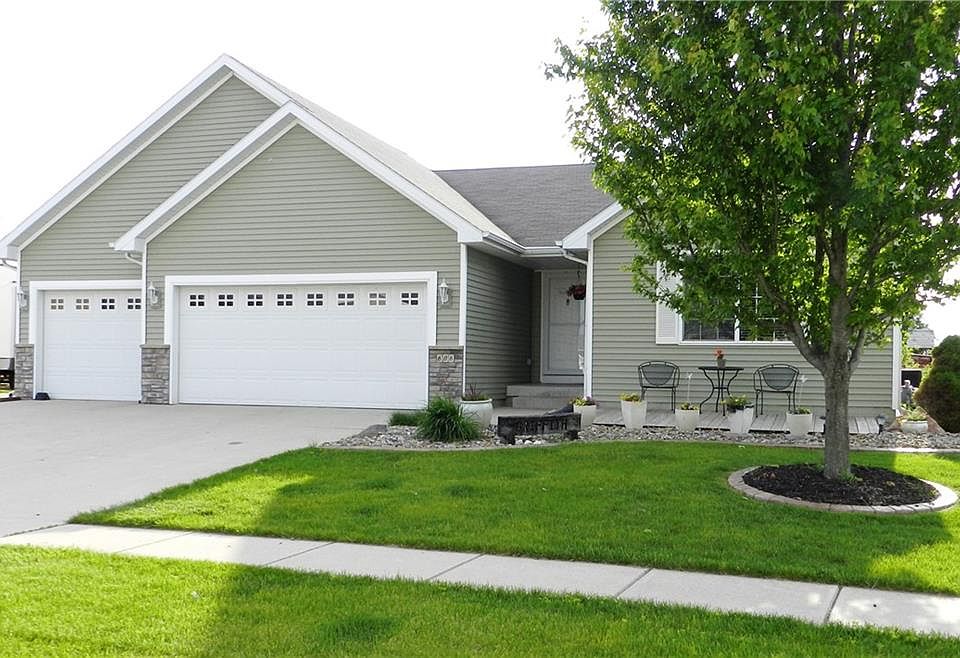 1st image of 606 Evergreen Cir NW