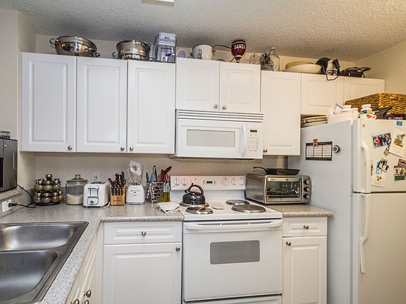 Plenty of Storage- Kitchen