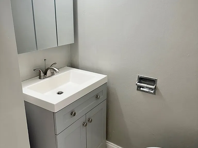 1719 E Roosevelt Rd #2 — Photo 15