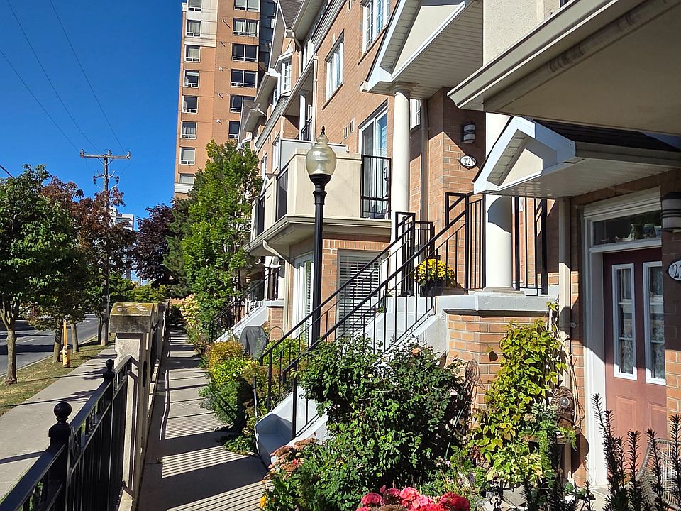 1st image of 221 Grandview Way