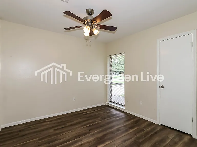 13439 Greenway Dr — Photo 11