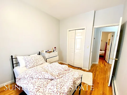 Rented by Sunrise Real Estate | media 18