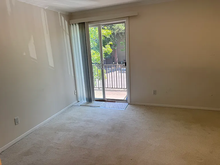 11108 NE 68th St #428 — Photo 16