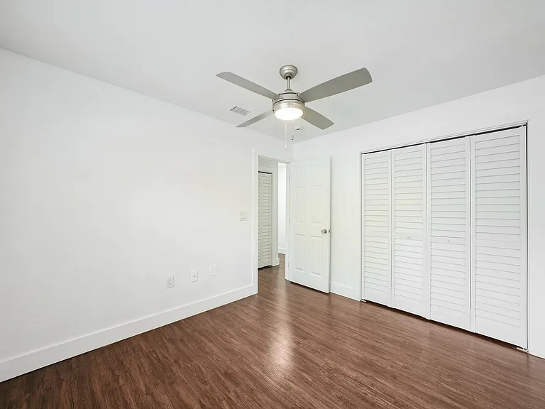 Gandy Parkside Apartments — Photo 40