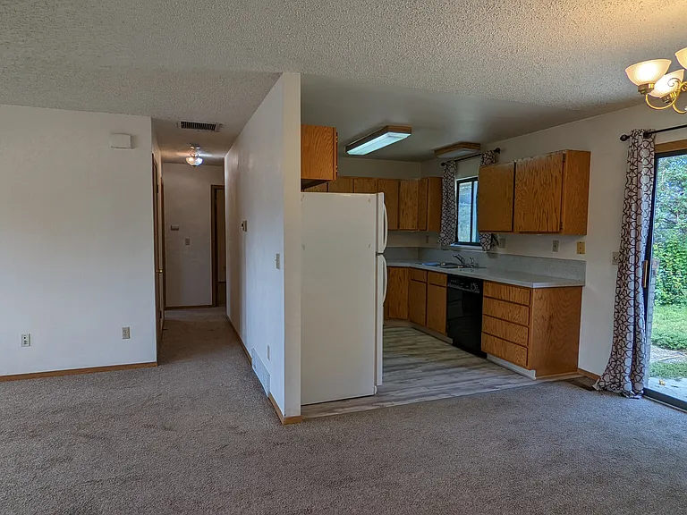 2257 London Way — Photo 4