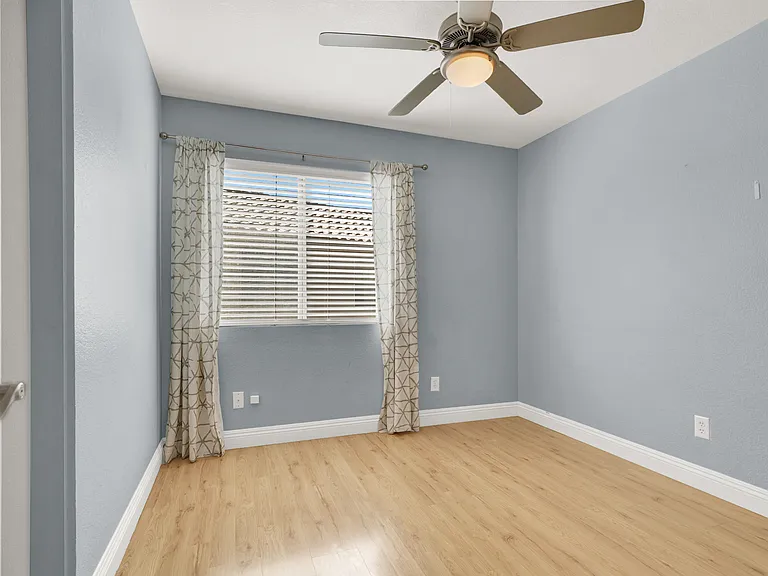133 Serenade Ct — Photo 16