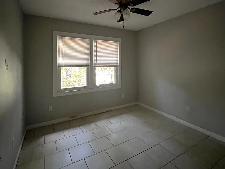 1112 Westwood Dr — Photo 7