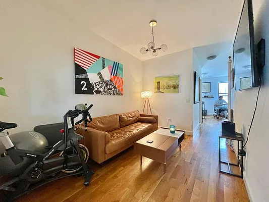 Rented by Lodger Corp | media 33