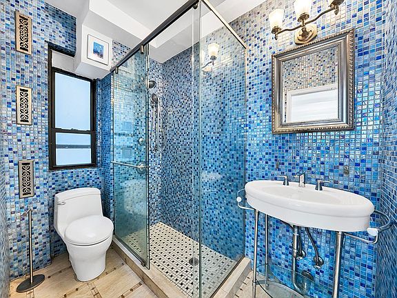 5th image of 120 W 58th St APT 2C