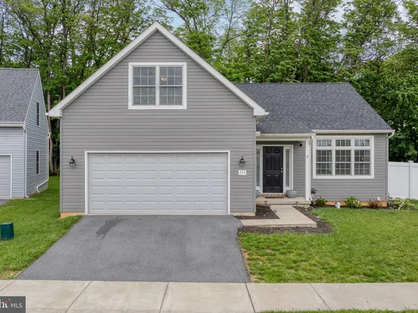 257 Ersa Dr, Elizabethtown, PA 17022