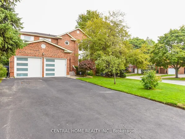 4 Robaldon Rd, Toronto, ON M9A 5A7