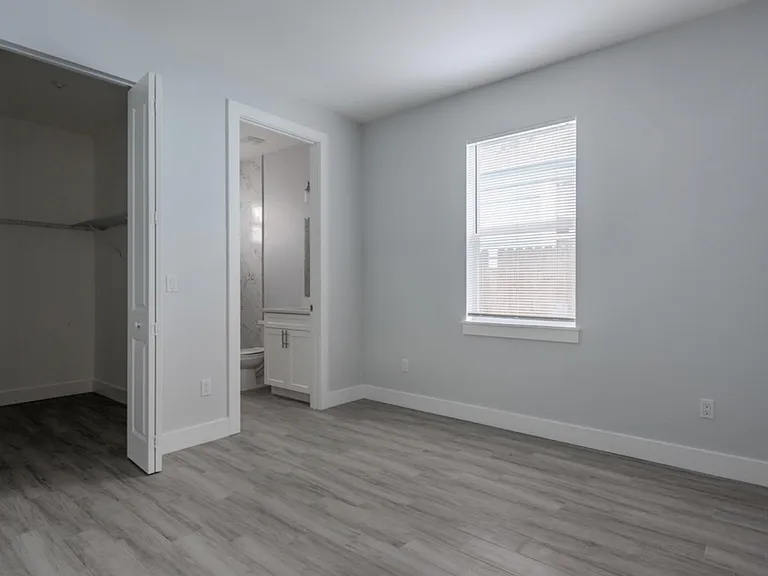 626 Latona Ave — Photo 23