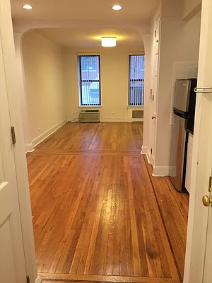 Rented by Metropolis Real Estate of Manhattan | media 29