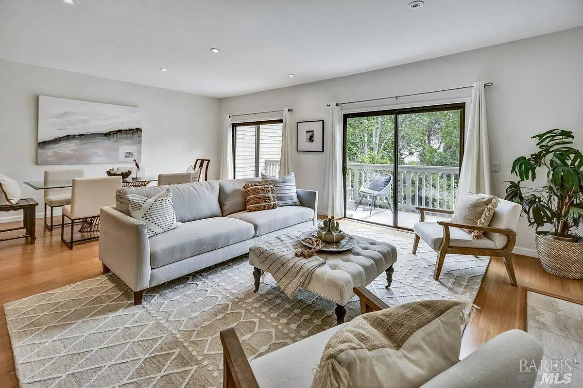 99 Eucalyptus Knoll Street photo 1