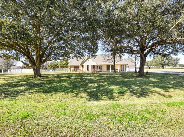 100 Beau Clos Ln, Broussard, LA 70518