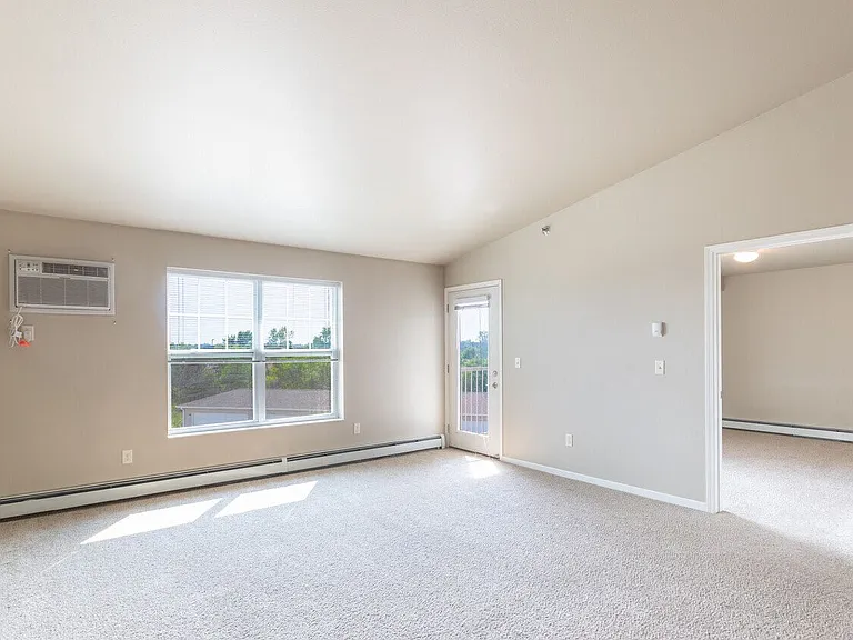 Willow Brooke Lodge Apartments — Photo 8