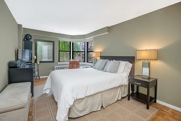Rented by Douglas Elliman | media 3
