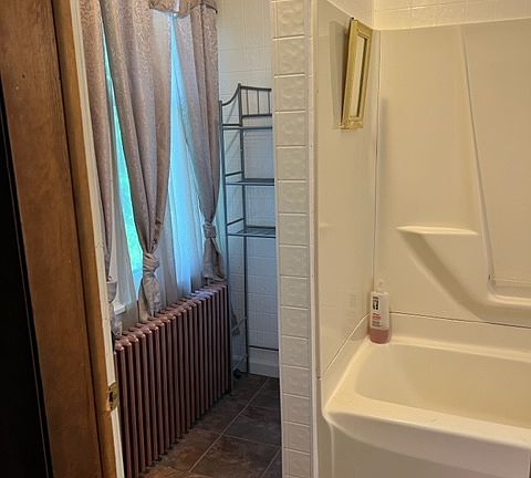 3rd image of 90 Watkins Ave APT 2