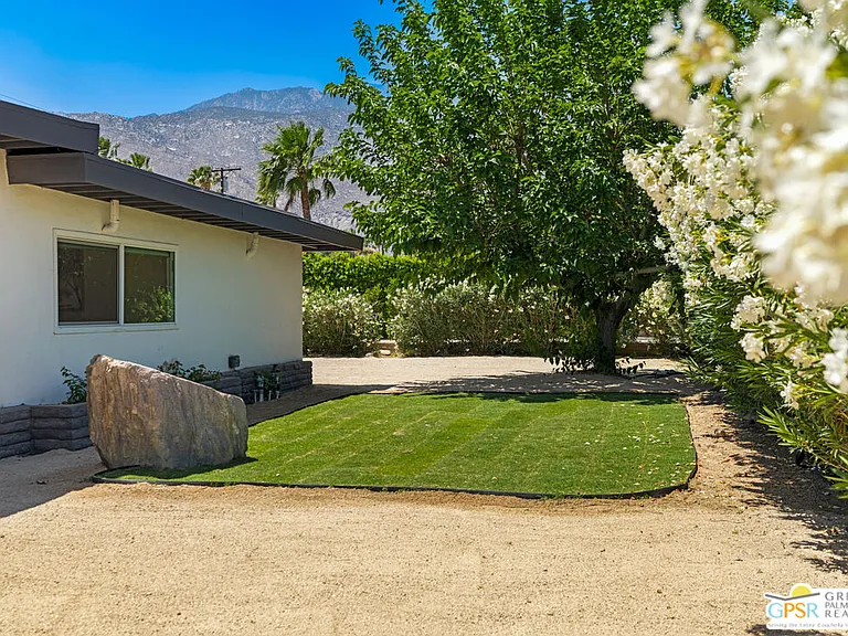 1405 E Tachevah Dr — Photo 5