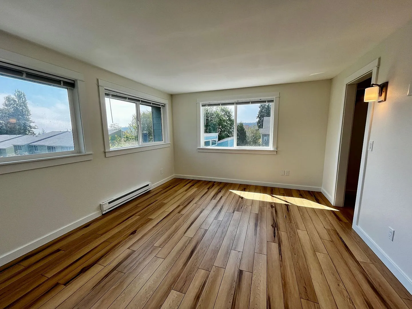 Adorable Condo Within Walking Distance to Winslow and Ferry — Photo 2