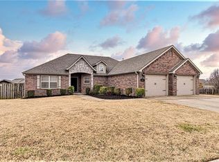 450 Verona Way, Centerton, AR 72719