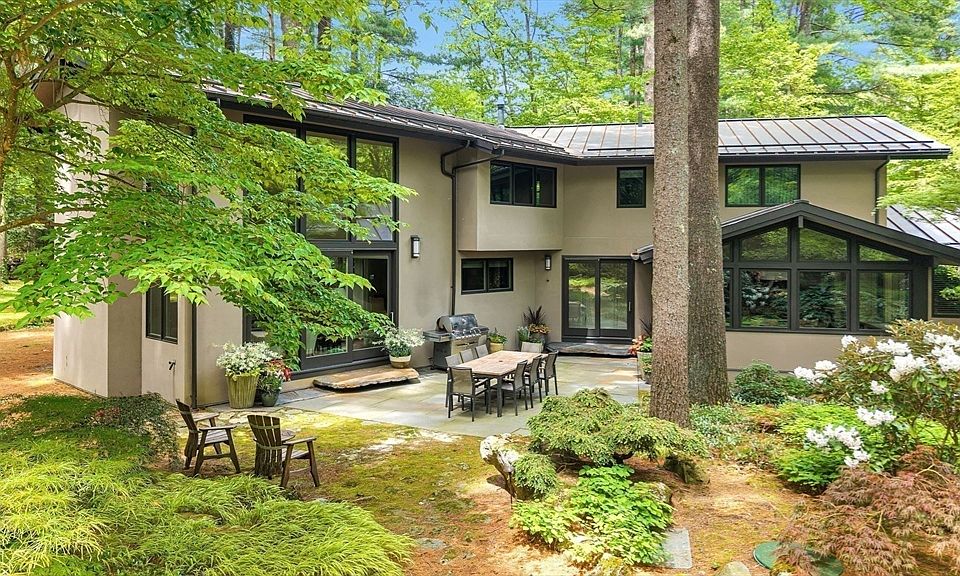 1st image of 6 Baldwin Cir