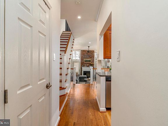 3rd image of 1433 S St NW APT 2