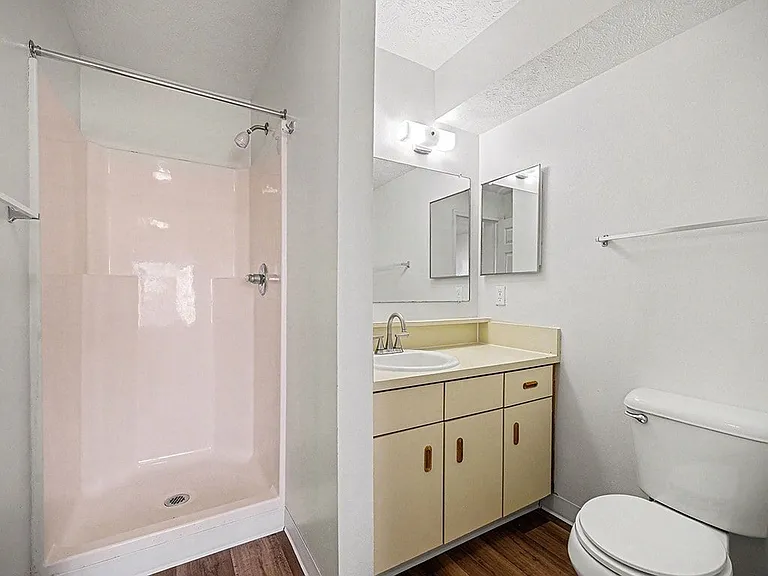 Brentwood Park Apartments — Photo 42