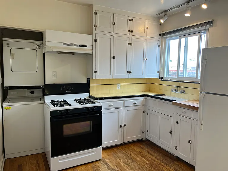 521 Granite Ave NW — Photo 8
