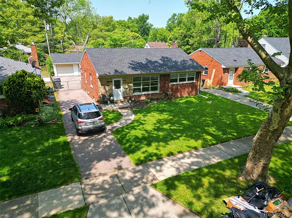 24271 Westhampton St, Oak Park, MI 48237