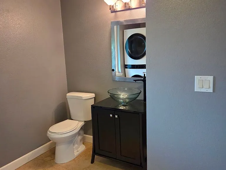 3847 Vineyard Ave #J — Photo 9