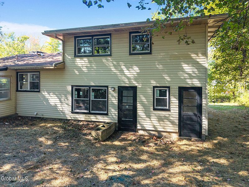 5th image of 11 Diamond Avenue