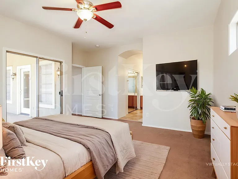 7803 S 5th Dr — Photo 11