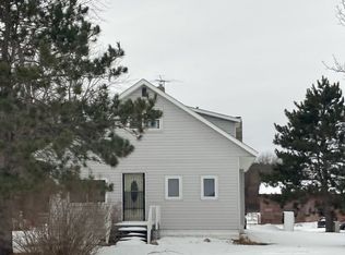 38548 Oasis Rd, Lindstrom, MN 55045