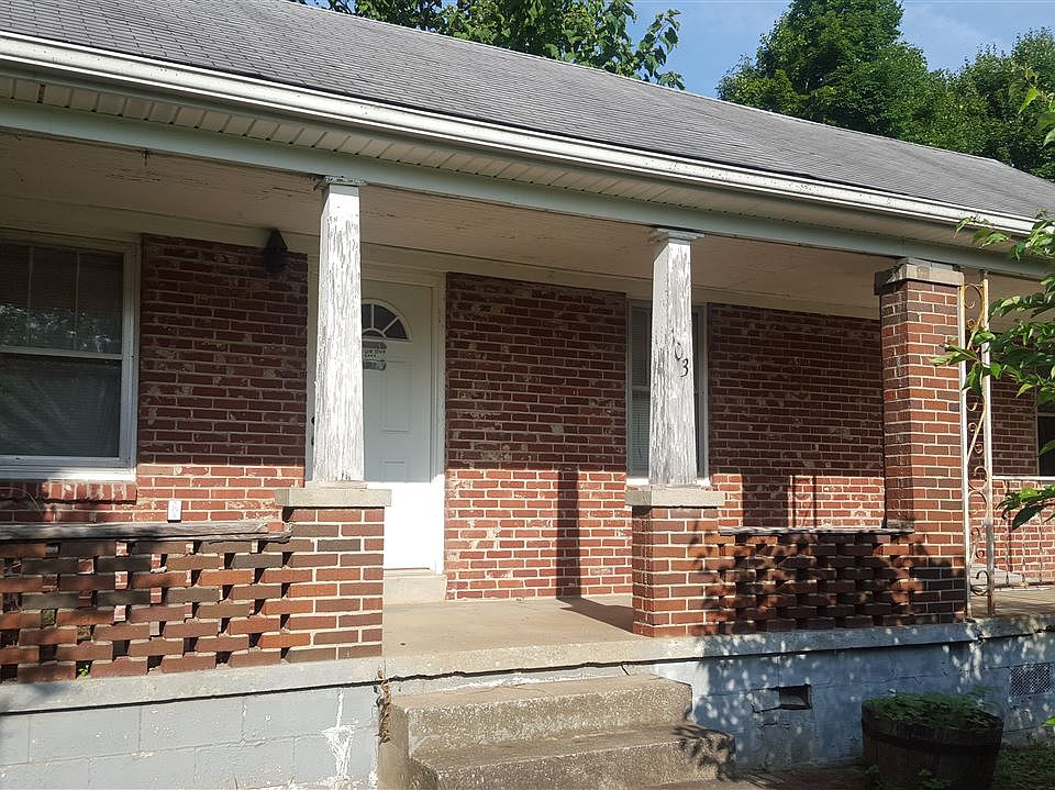 2nd image of 103 Oak St