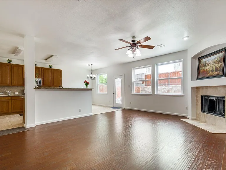 9720 Kingsmill Dr — Photo 4