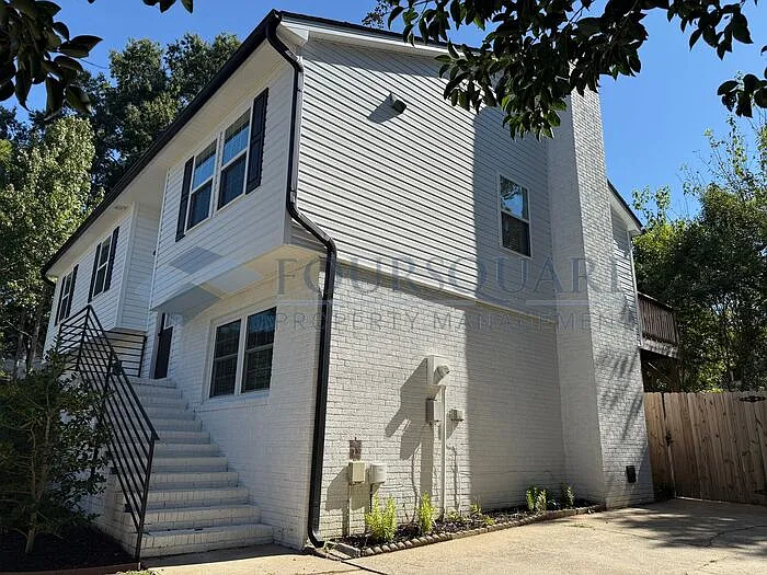 4 bed, 3.0 bath, 2295 sqft, $2,397 — Photo 2