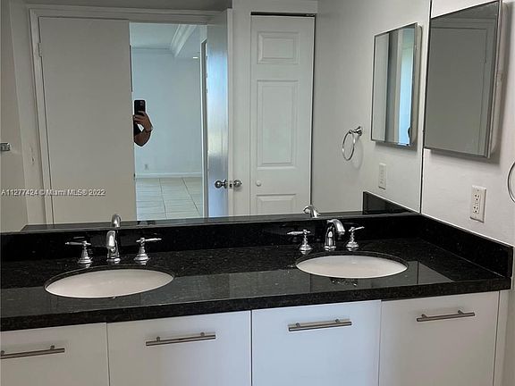 4th image of 3300 NE 191st St APT 1506