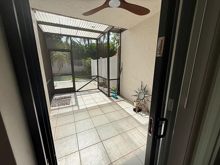 6744 Canary Palm Cir — Photo 20