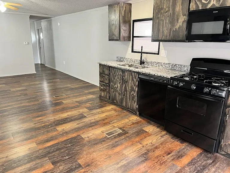 1219 W Choctaw St #25 — Photo 6
