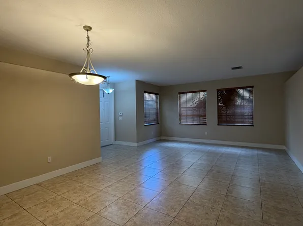 9074 Dupont Pl, Wellington, FL 33414