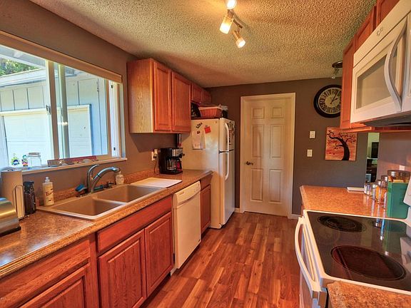 2nd image of 1047 SE Ball Blvd