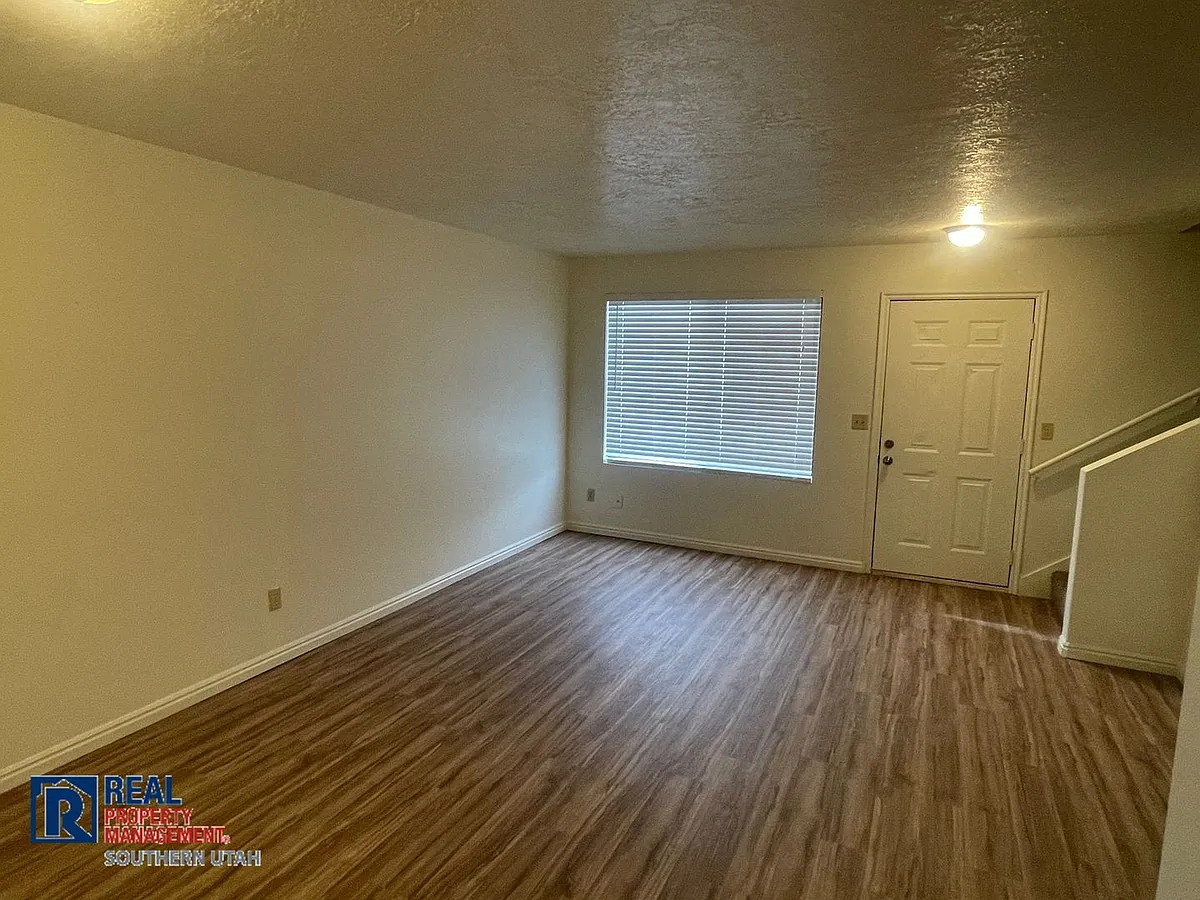 Building Photo - 850 E 600 S #12